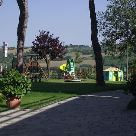 Hotel Ausonia Monte Porzio Esterno foto