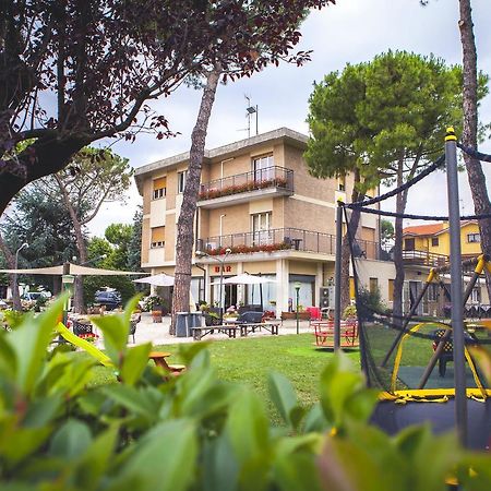 Hotel Ausonia Monte Porzio Esterno foto