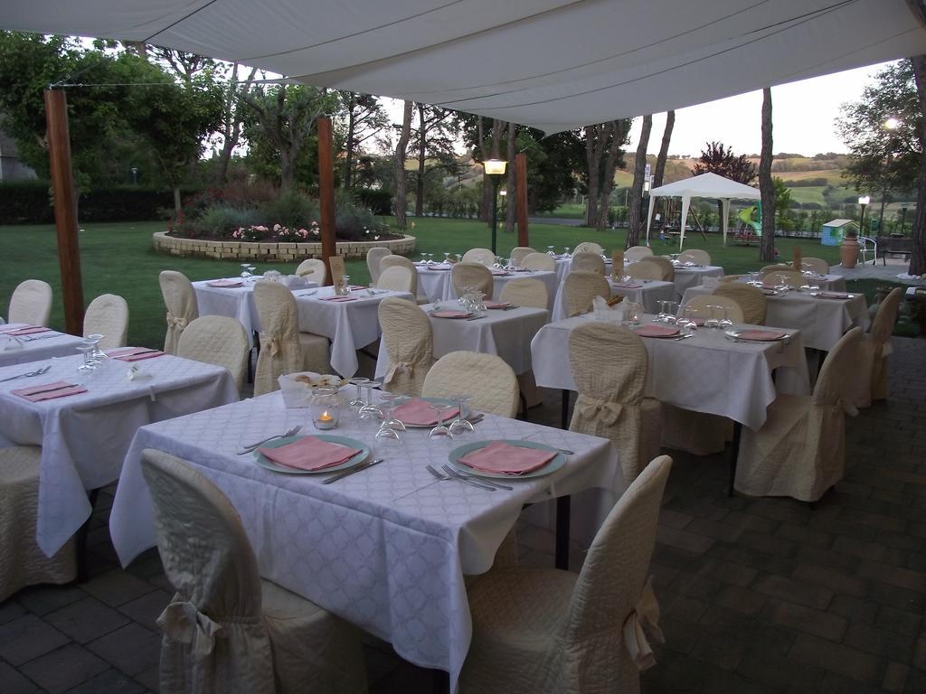 Hotel Ausonia Monte Porzio Esterno foto