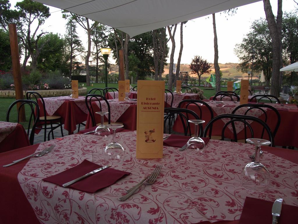 Hotel Ausonia Monte Porzio Esterno foto