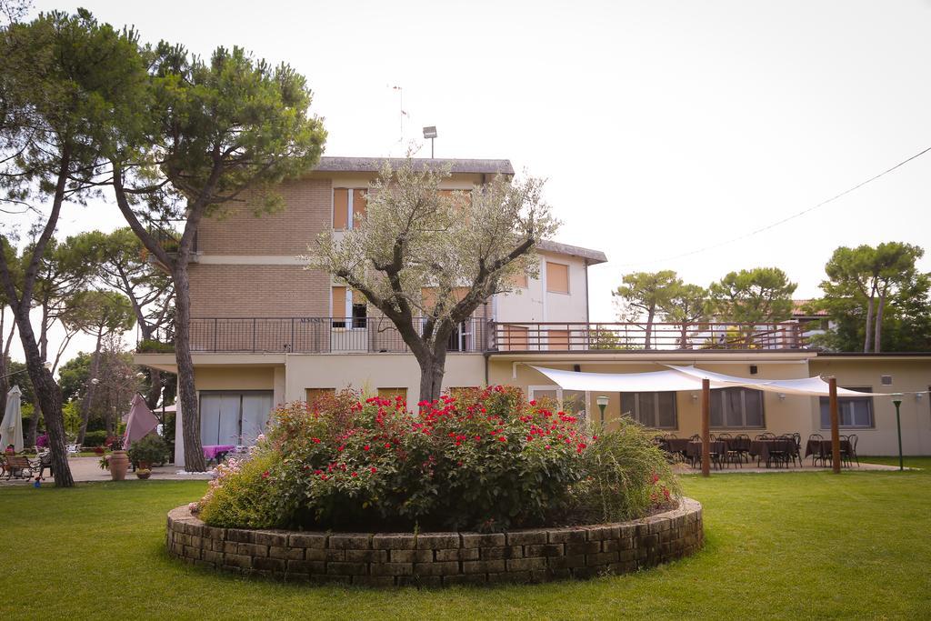 Hotel Ausonia Monte Porzio Esterno foto