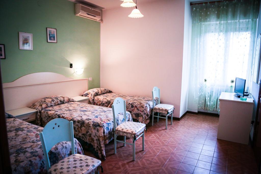 Hotel Ausonia Monte Porzio Esterno foto
