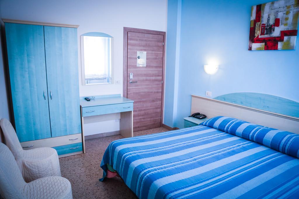 Hotel Ausonia Monte Porzio Esterno foto