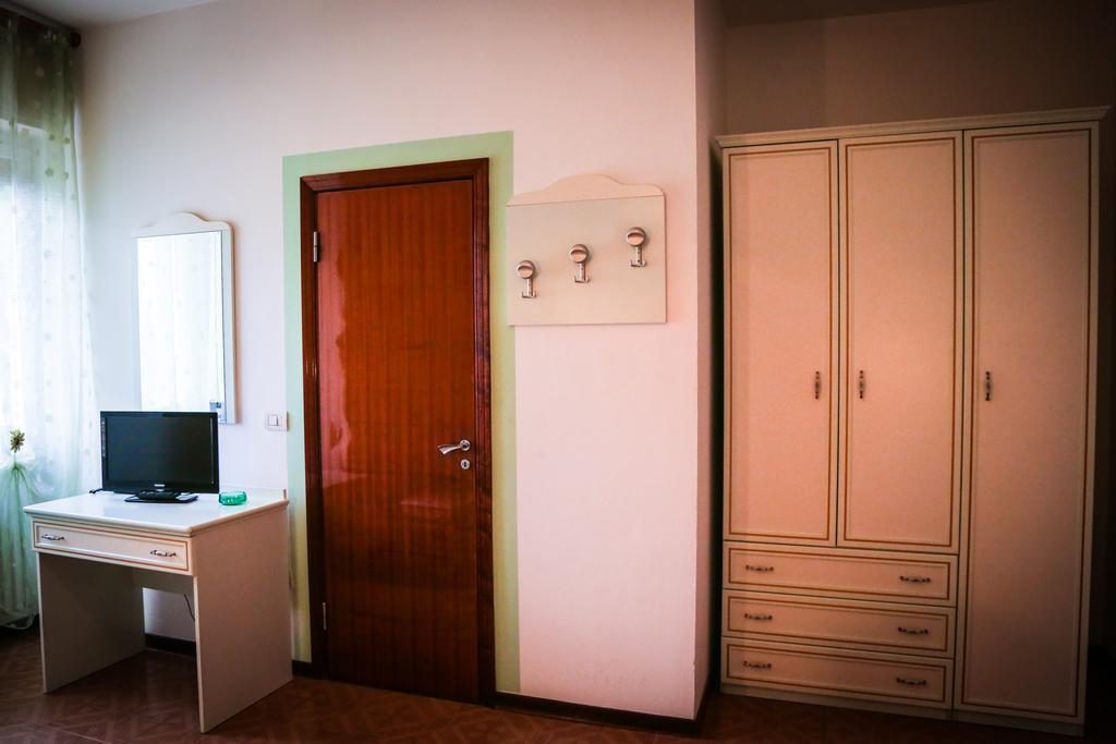 Hotel Ausonia Monte Porzio Esterno foto
