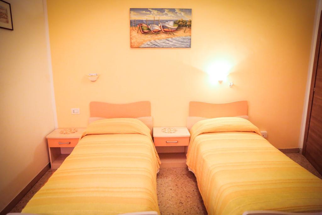 Hotel Ausonia Monte Porzio Esterno foto