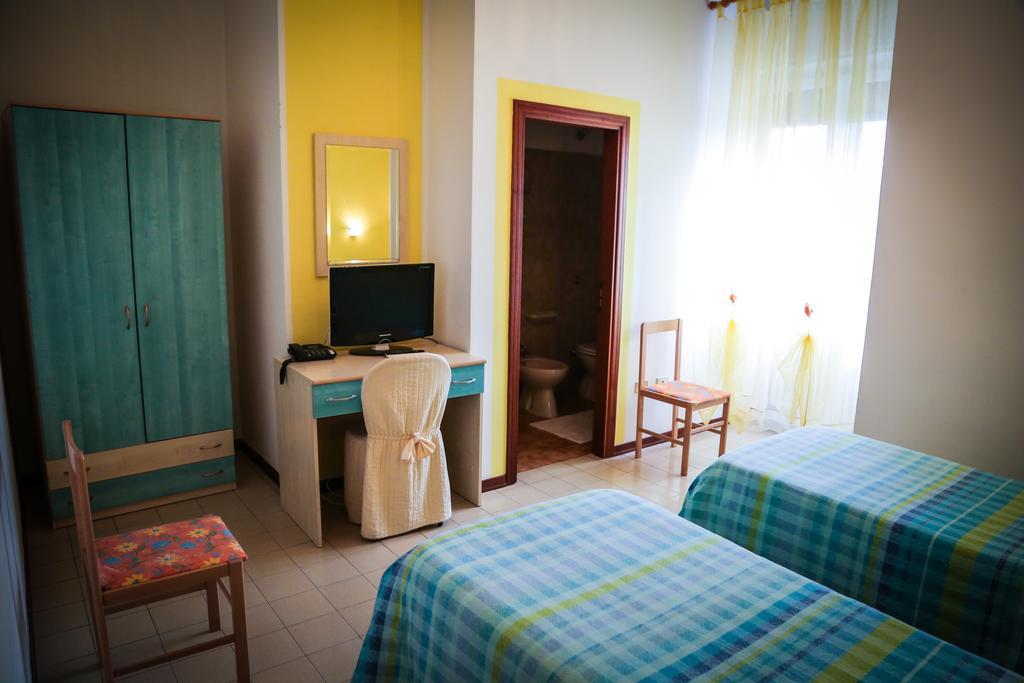Hotel Ausonia Monte Porzio Esterno foto