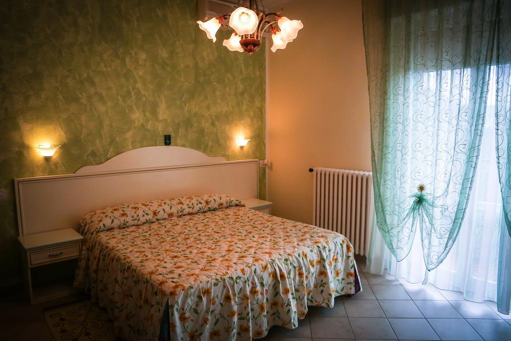 Hotel Ausonia Monte Porzio Esterno foto