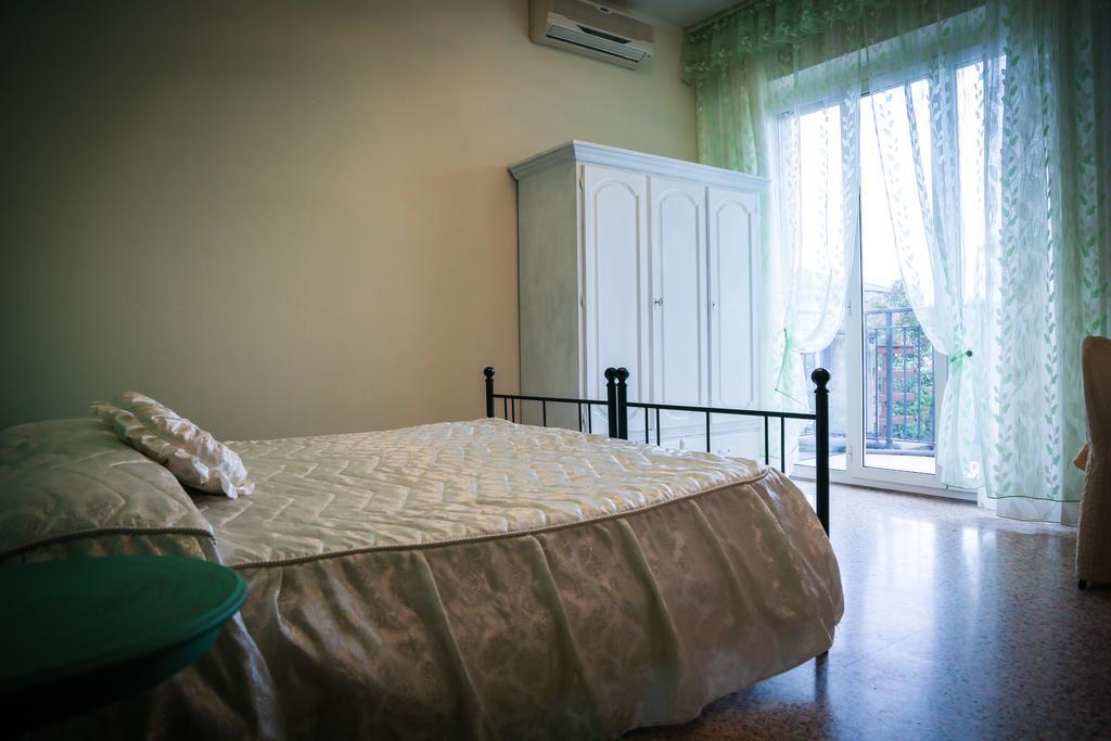 Hotel Ausonia Monte Porzio Esterno foto