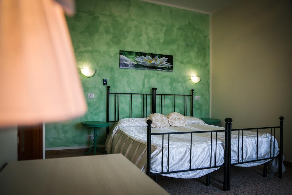 Hotel Ausonia Monte Porzio Esterno foto