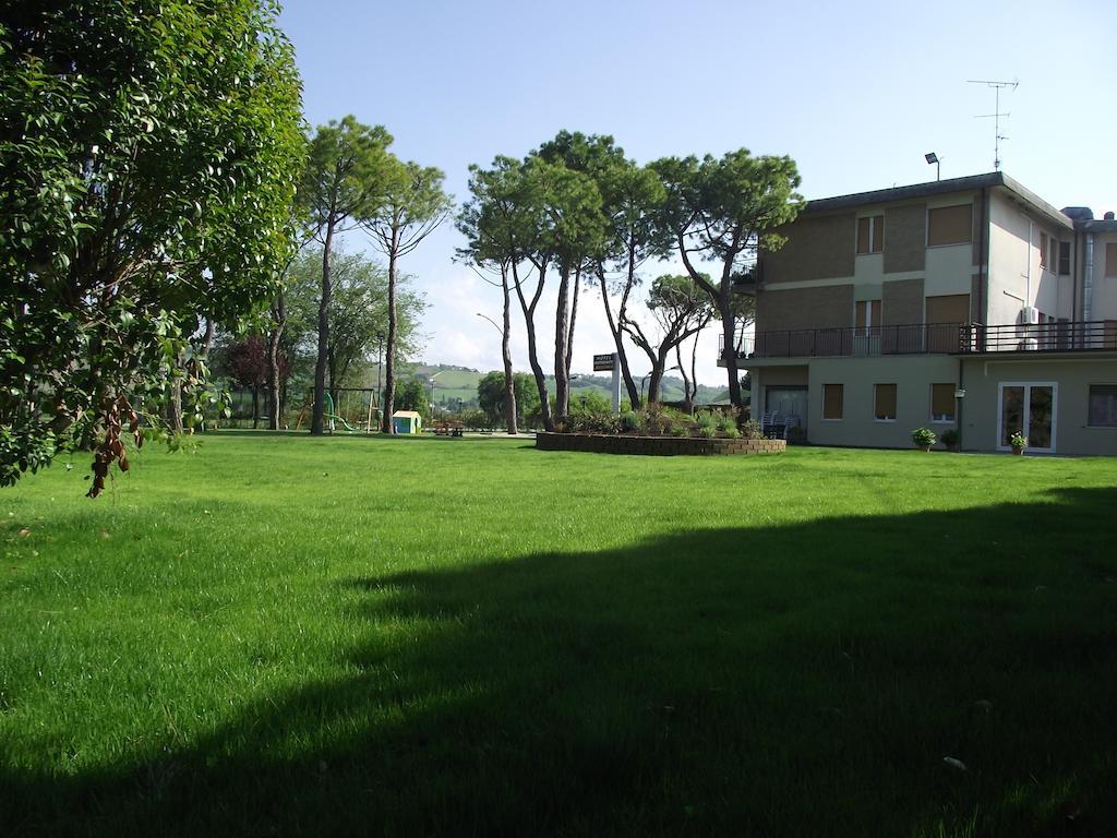 Hotel Ausonia Monte Porzio Esterno foto