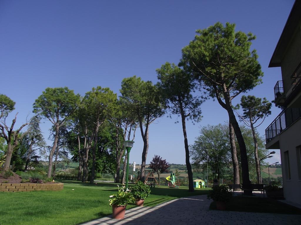 Hotel Ausonia Monte Porzio Esterno foto
