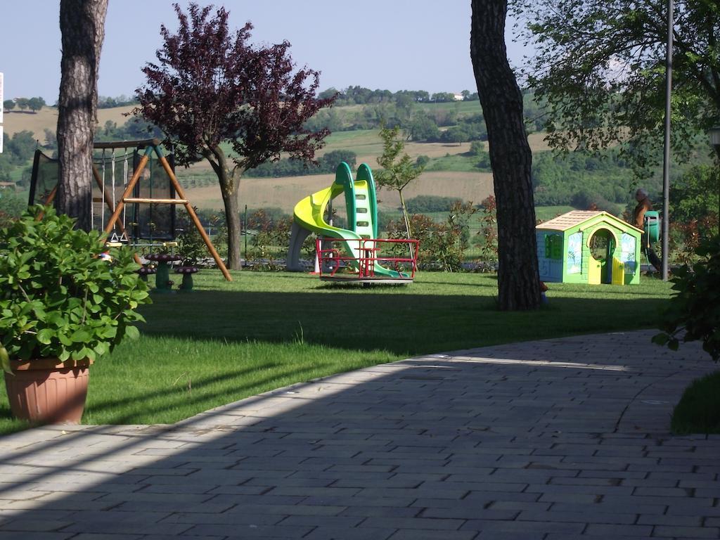 Hotel Ausonia Monte Porzio Esterno foto