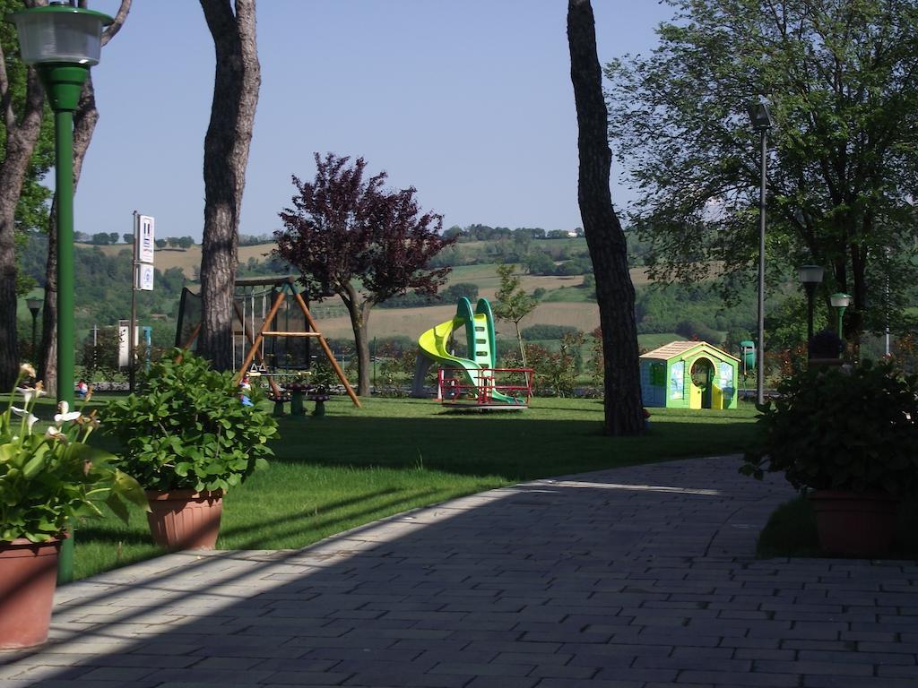 Hotel Ausonia Monte Porzio Esterno foto