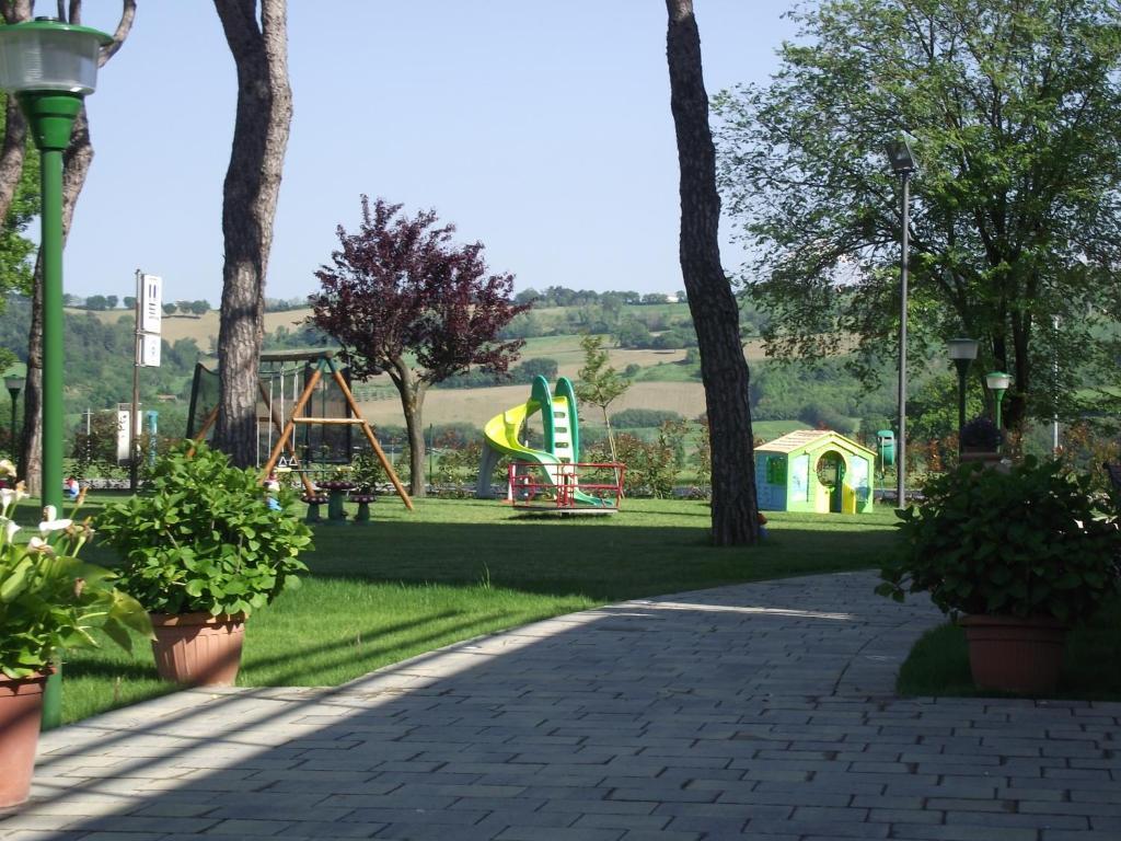 Hotel Ausonia Monte Porzio Esterno foto