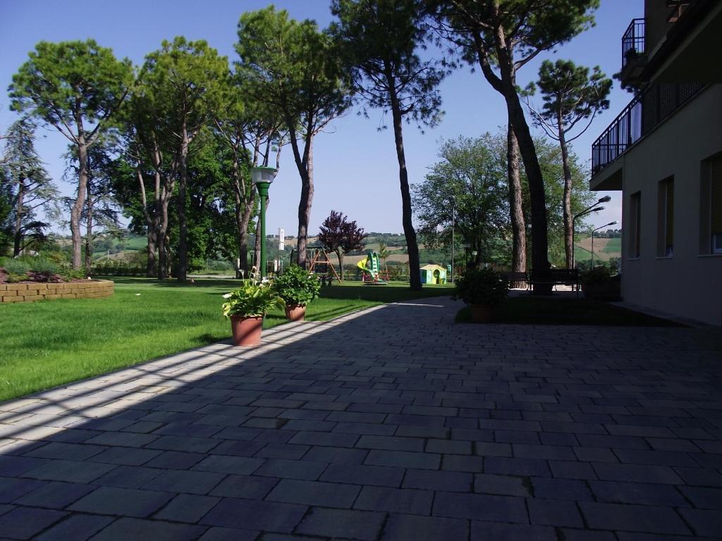 Hotel Ausonia Monte Porzio Esterno foto
