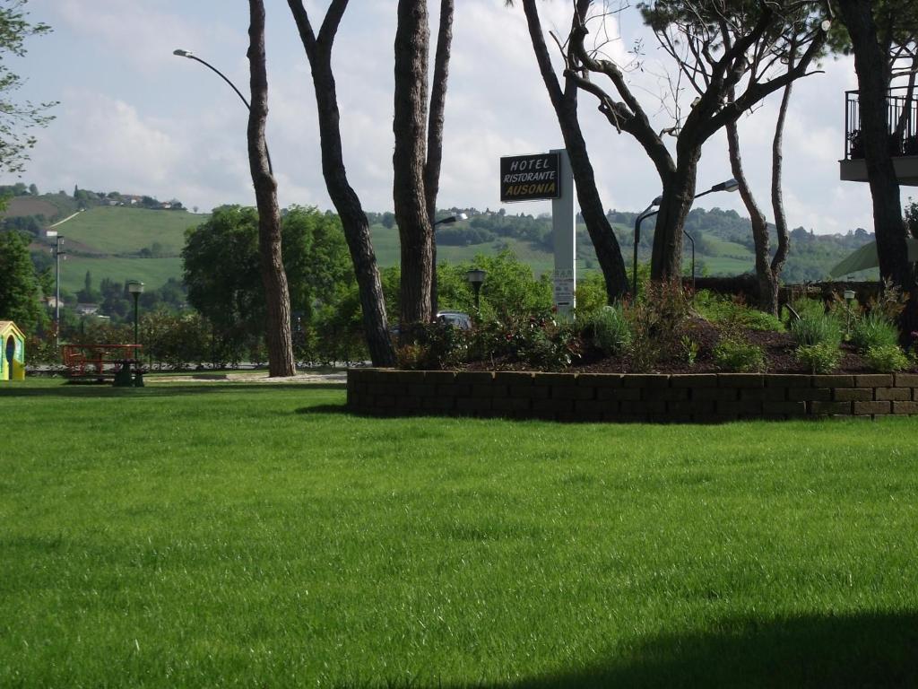 Hotel Ausonia Monte Porzio Esterno foto
