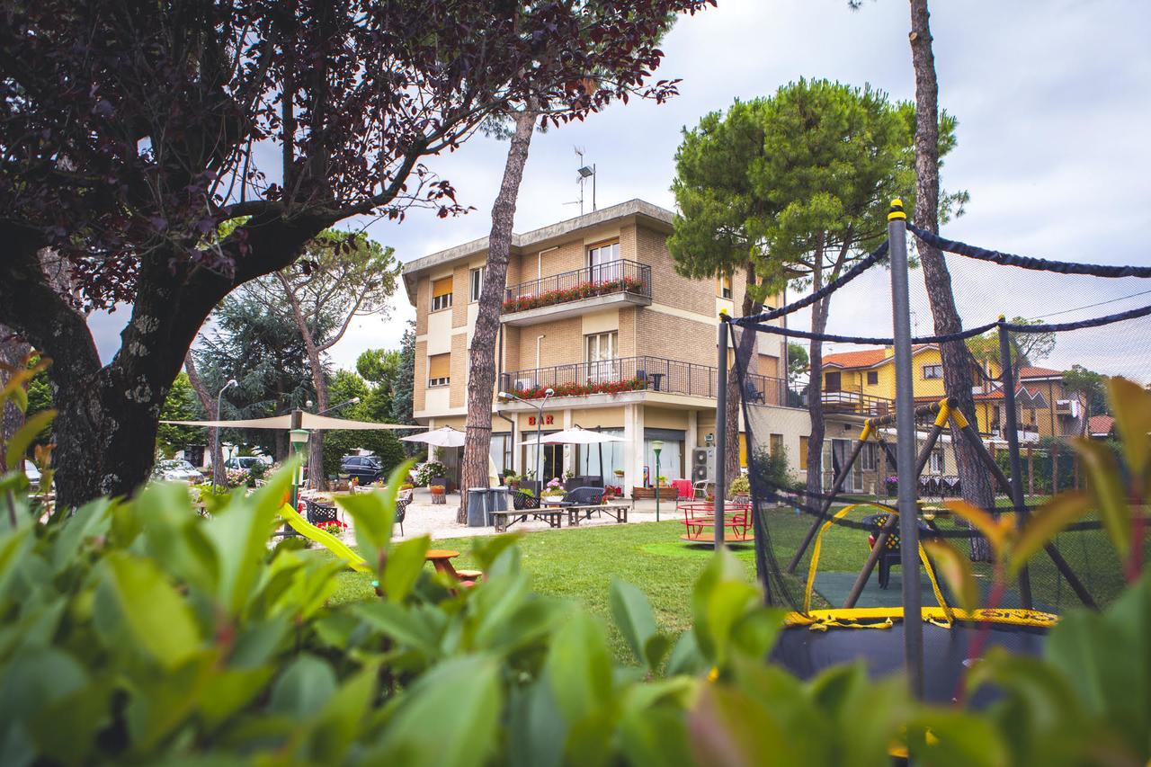 Hotel Ausonia Monte Porzio Esterno foto