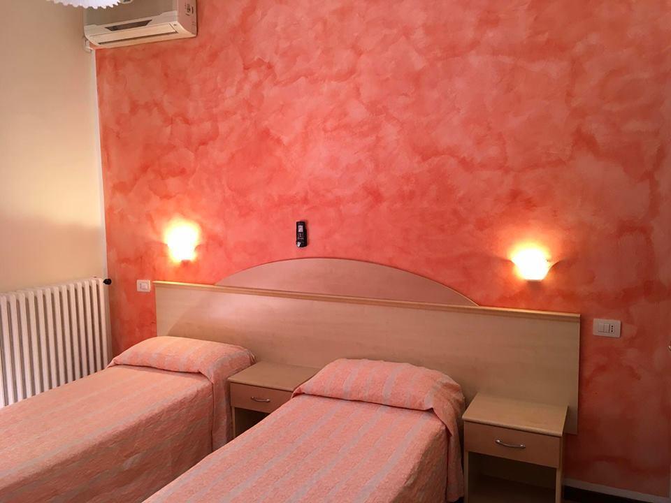 Hotel Ausonia Monte Porzio Esterno foto