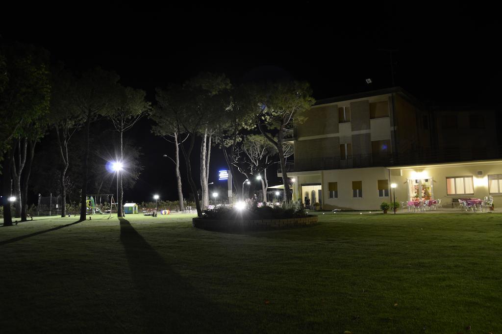 Hotel Ausonia Monte Porzio Esterno foto