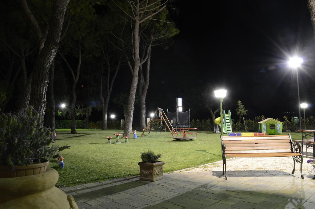 Hotel Ausonia Monte Porzio Esterno foto