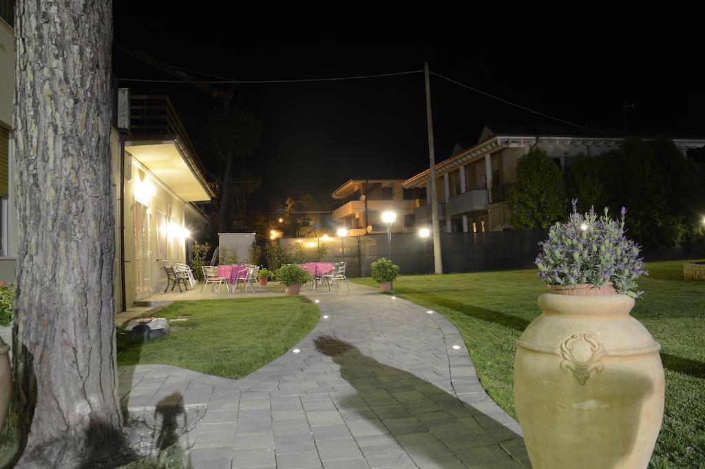 Hotel Ausonia Monte Porzio Esterno foto