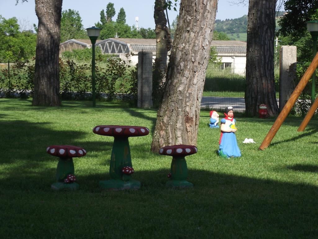 Hotel Ausonia Monte Porzio Esterno foto