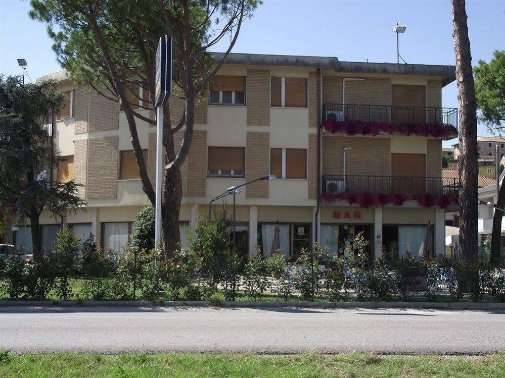 Hotel Ausonia Monte Porzio Esterno foto