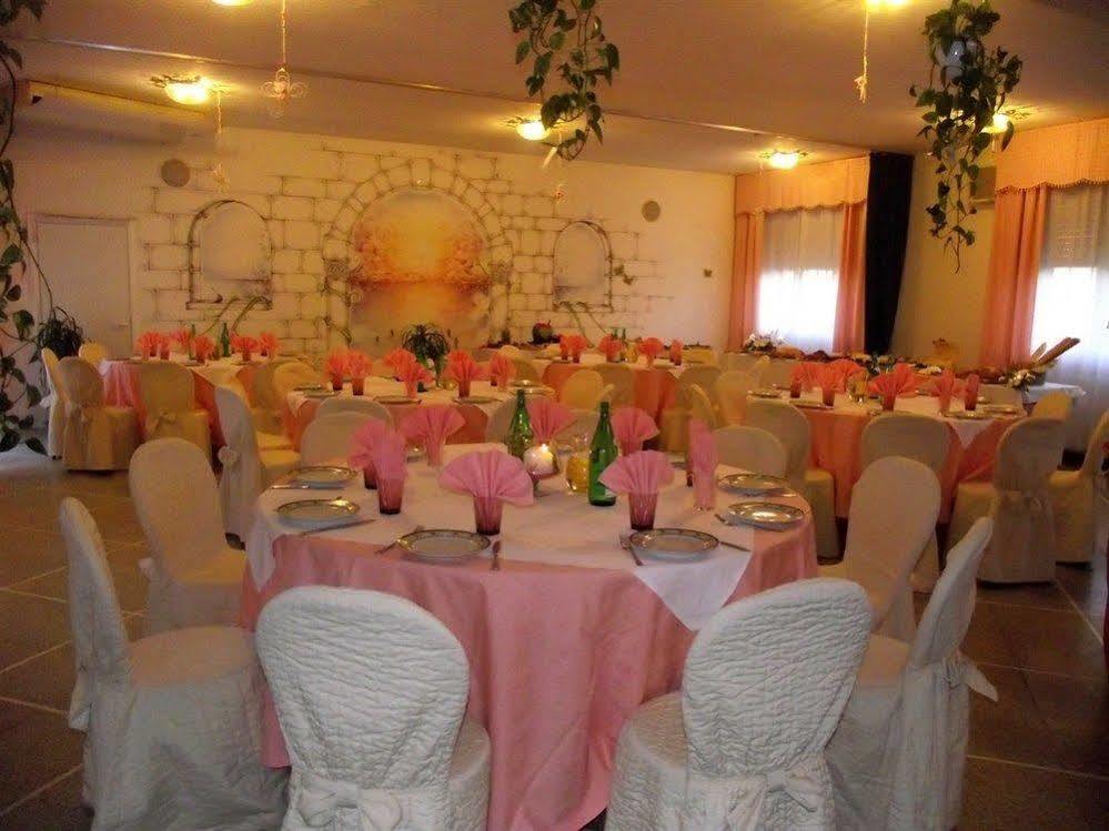 Hotel Ausonia Monte Porzio Esterno foto