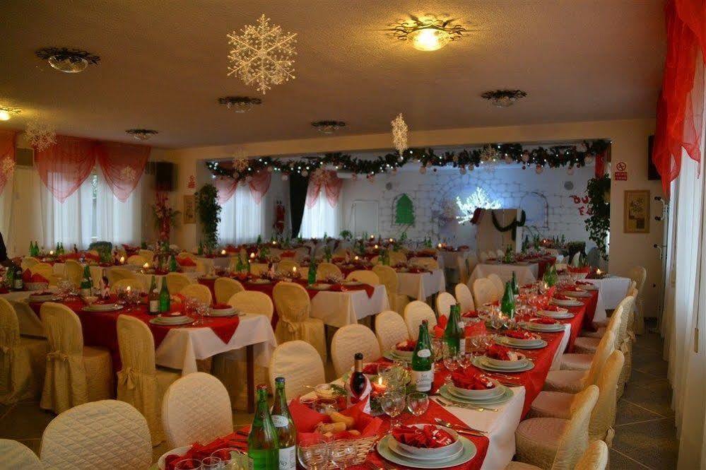 Hotel Ausonia Monte Porzio Esterno foto