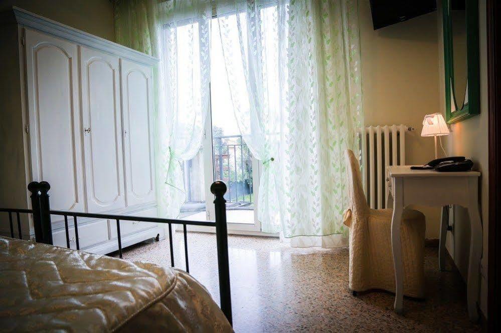 Hotel Ausonia Monte Porzio Esterno foto