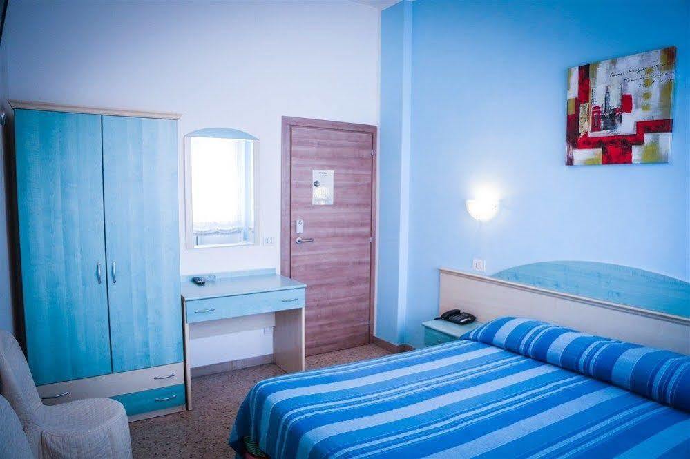 Hotel Ausonia Monte Porzio Esterno foto