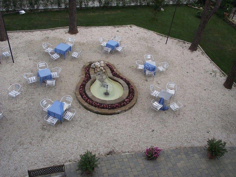 Hotel Ausonia Monte Porzio Esterno foto