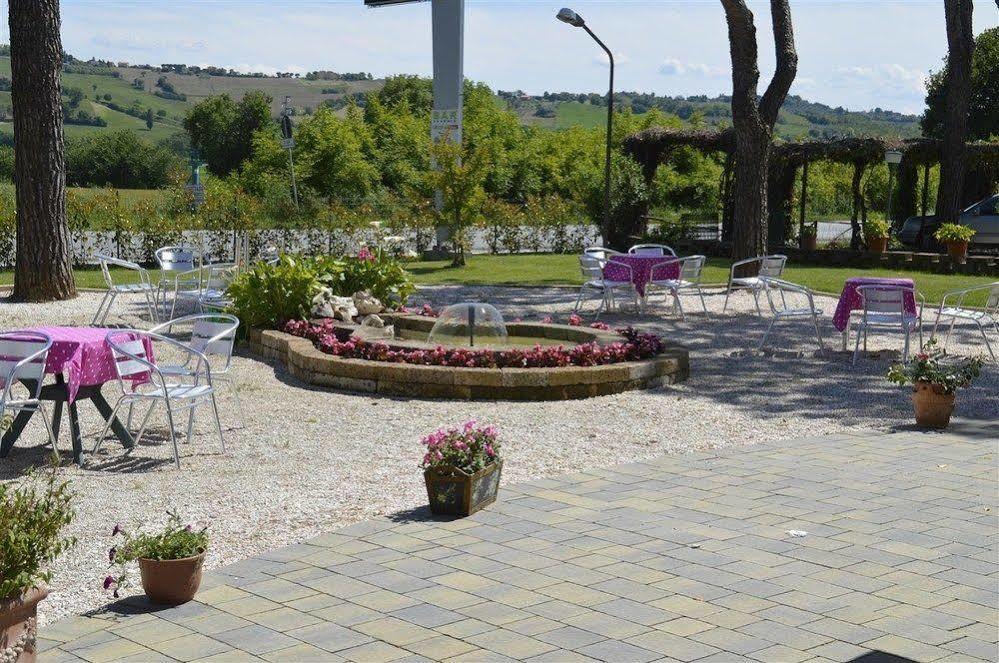 Hotel Ausonia Monte Porzio Esterno foto