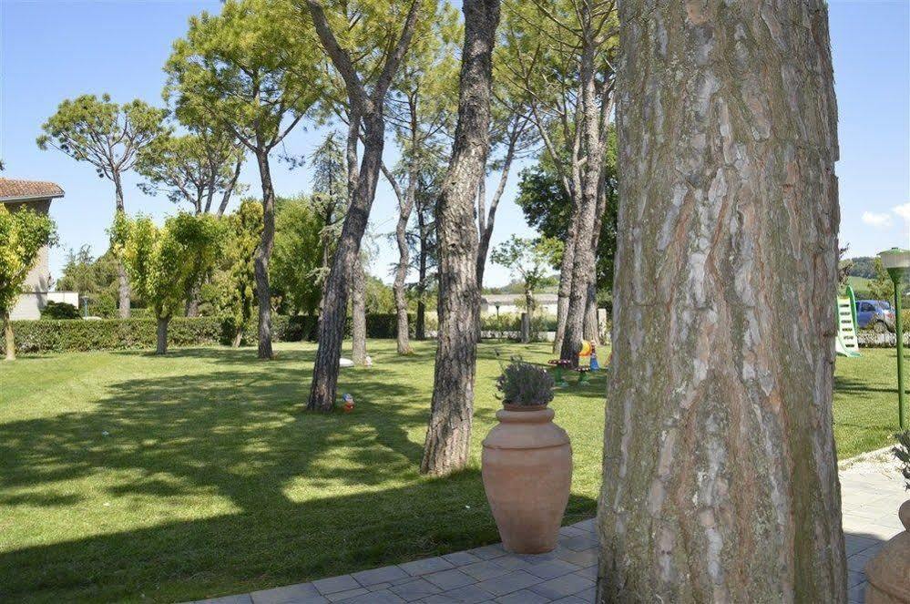 Hotel Ausonia Monte Porzio Esterno foto